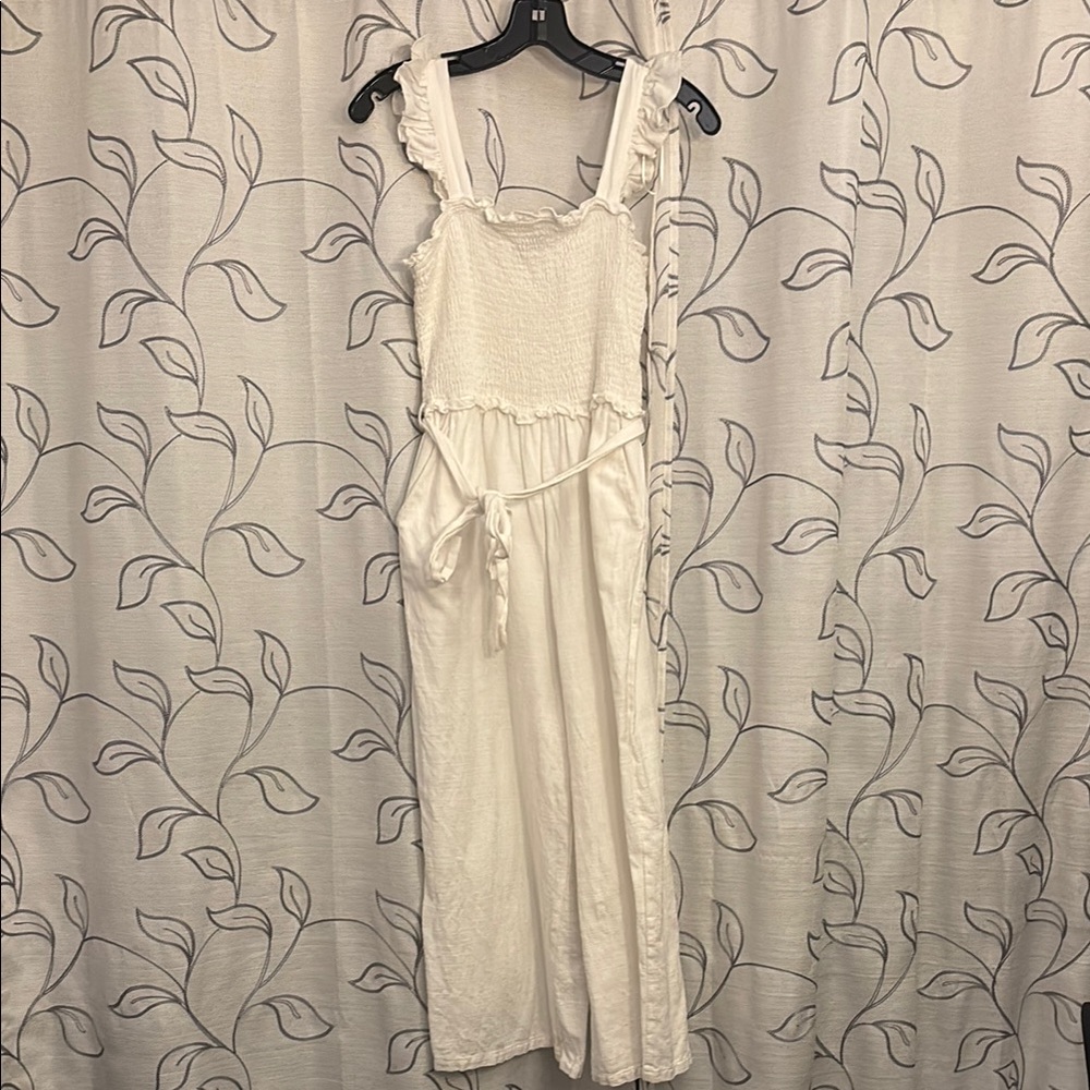 Elegant White ruffle sleeve romper